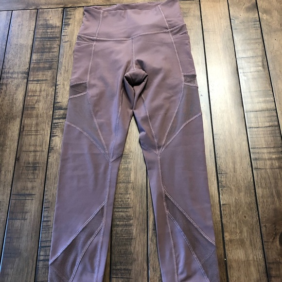 Lululemon Mesh In Motion Crop Antique Bark - Picture 3 of 4